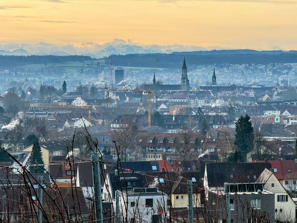 Historischer Turm mit Seeblick