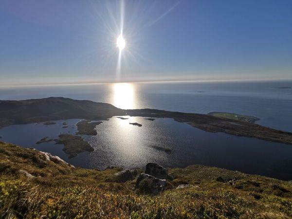 Panoramablick über Fjorde und Berge