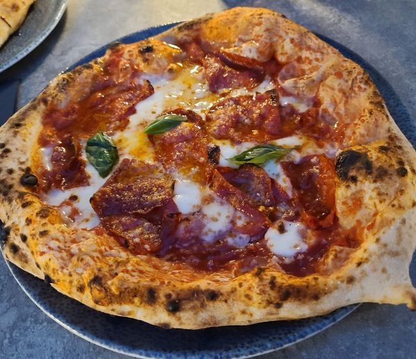 Neapolitanische Pizza in Mödlings Fußgängerzone