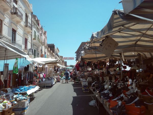 Trubel und Schätze auf dem Flohmarkt finden