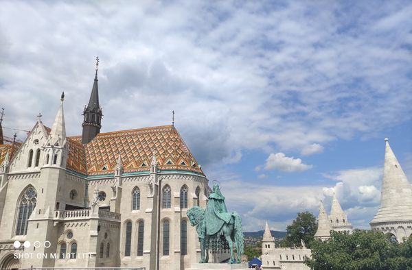 Gotische Schönheit mit königlicher Geschichte