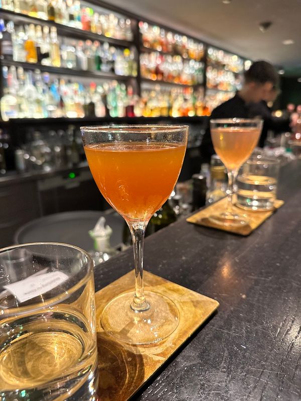 Cocktails in einem Banktresor