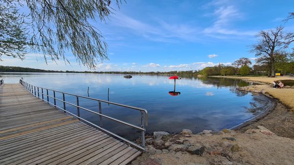 Perfekter Familientag am Wasser