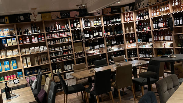 Weinstube mit italienischem Flair