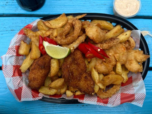 Fisch & Chips im idyllischen Biergarten