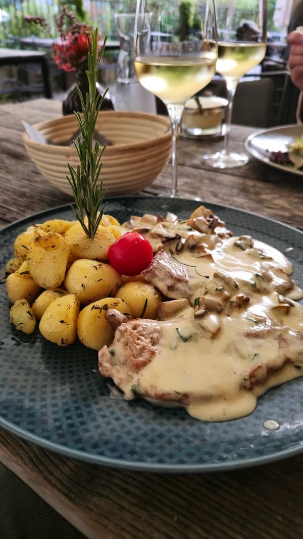 Frühstück bis Dinner in künstlerischem Ambiente