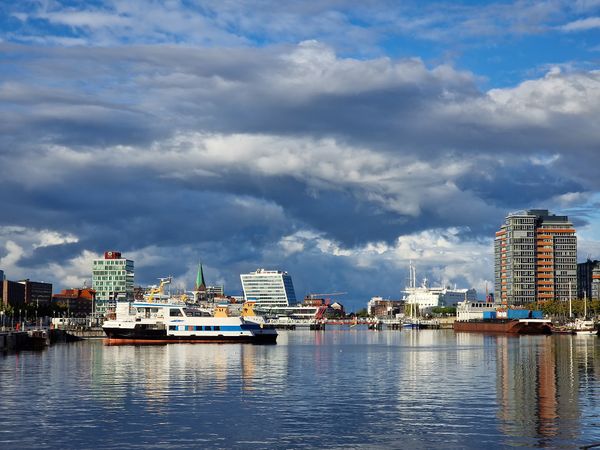 Maritimes Flair am Wasser genießen