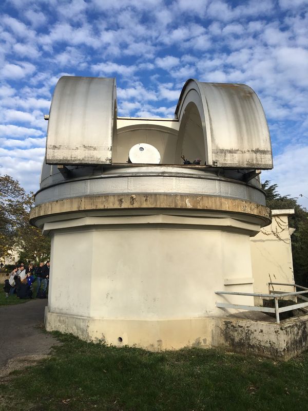 Bestaune die astronomische Uhr