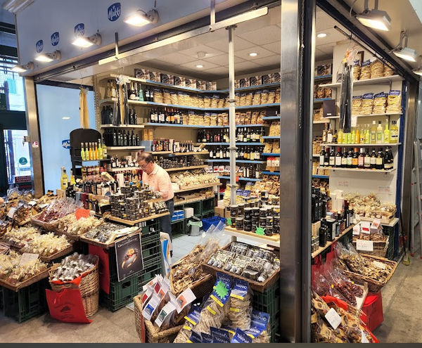 Authentisches Markterlebnis mit lokalen Spezialitäten