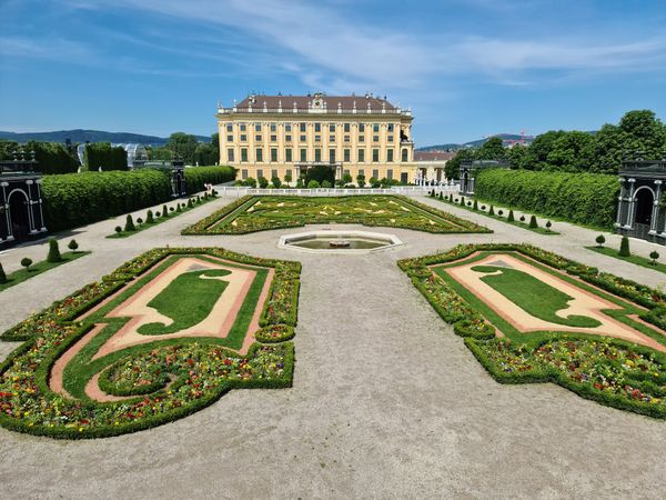 Kaiserliches Picknick im historischen Park