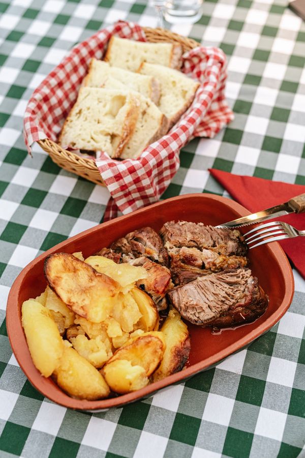 Traditionelles Essen unter freiem Himmel