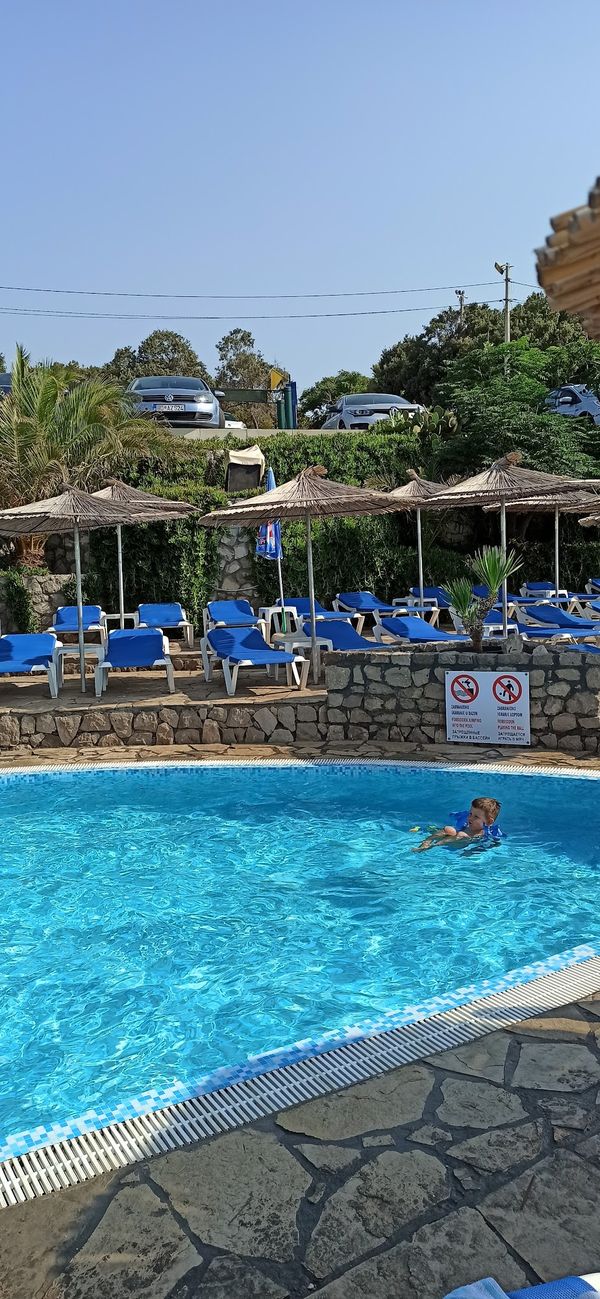Entspannung pur am kristallklaren Wasser