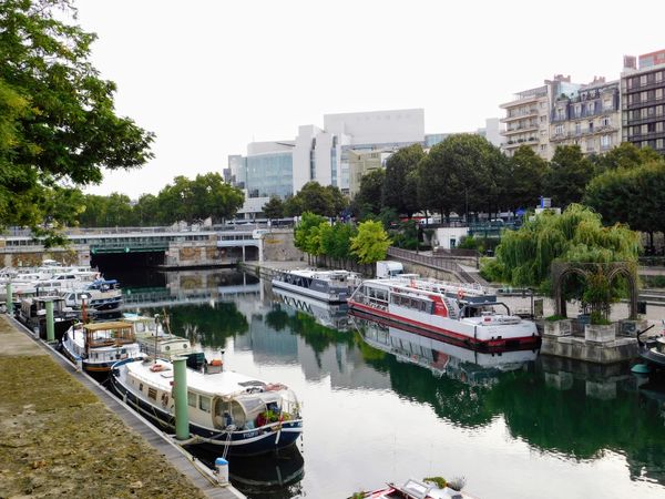 Idyllischer Hafen mitten in Paris