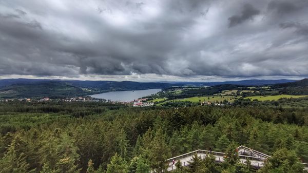 Wandern über den Baumkronen