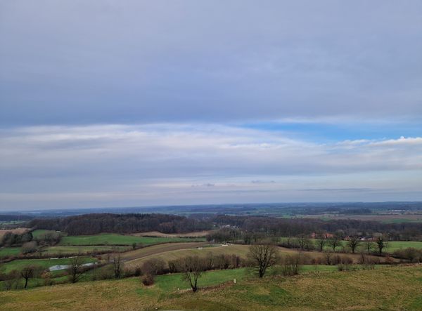 Panoramablick über die Hüttener Berge