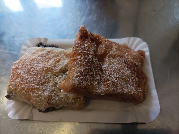 Genieße köstlichen Strudel in Győrs bester Strudelbäckerei