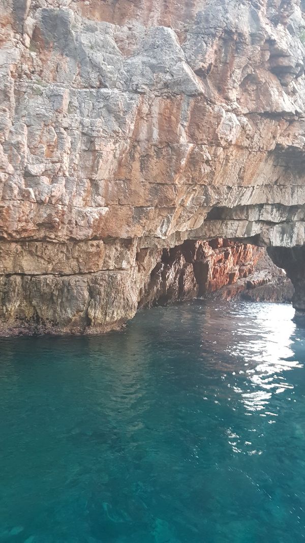 Magische Blaue Höhlen auf Koločep entdecken