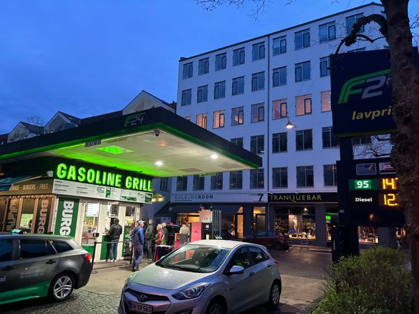 Berühmte Burger an der Tankstelle