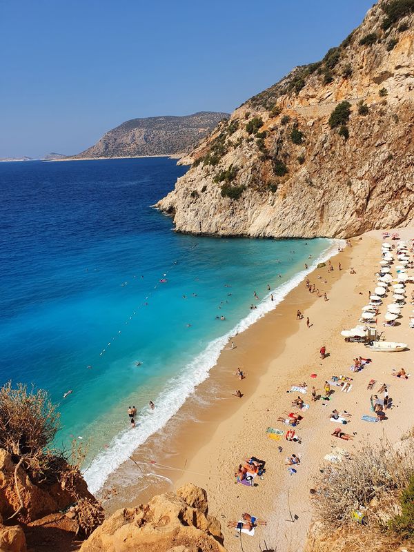 Türkises Paradies zwischen Felsen