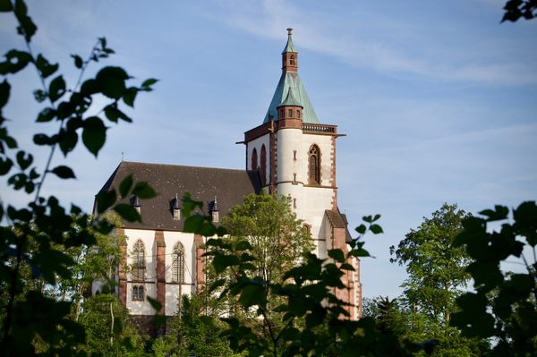 Mystische Ruinen und tosende Wasserfälle