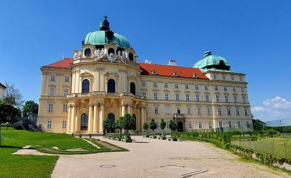 Erlebe kunsthistorische Schätze & Weinkultur