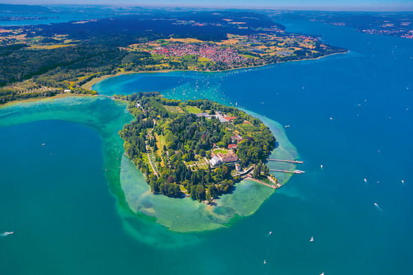 Ein Paradies aus Blumen und Schmetterlingen