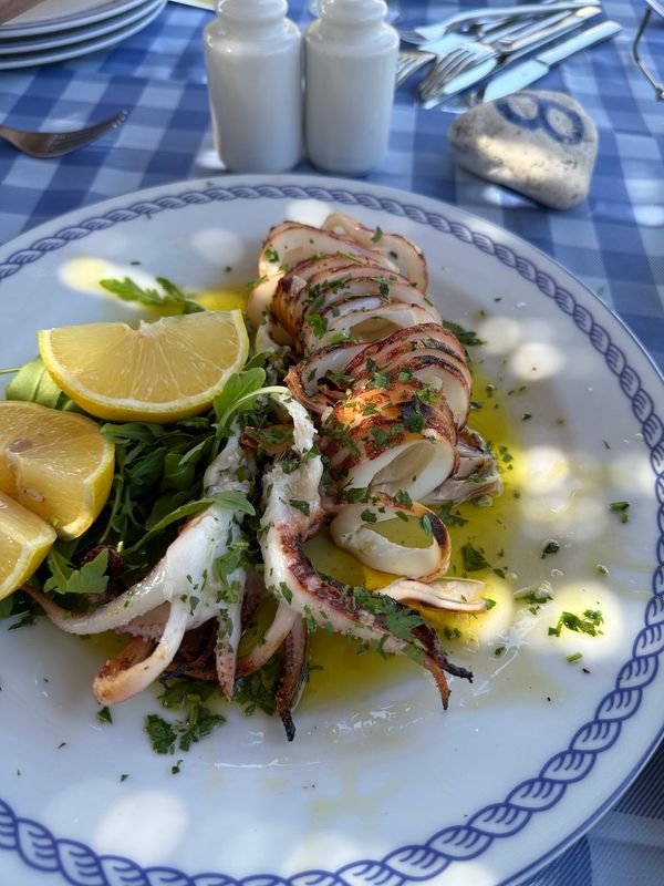 Frischer Fisch mit Meeresrauschen