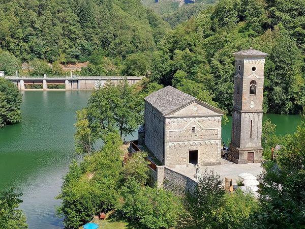 Abenteuer in versteckten Berglandschaften