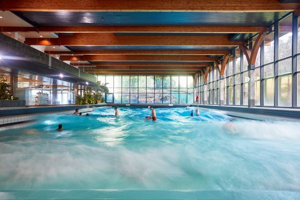Rutschenspaß im größten Wasserpark der Schweiz