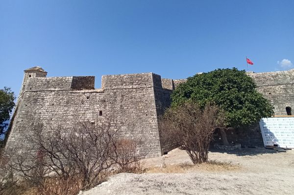 Geheimnisvolles Schloss mit Meerblick