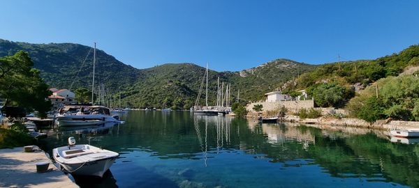 Unberührte Natur auf einer geheimnisvollen Insel