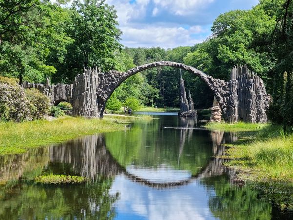 Mystische Spiegelungen an der Teufelsbrücke