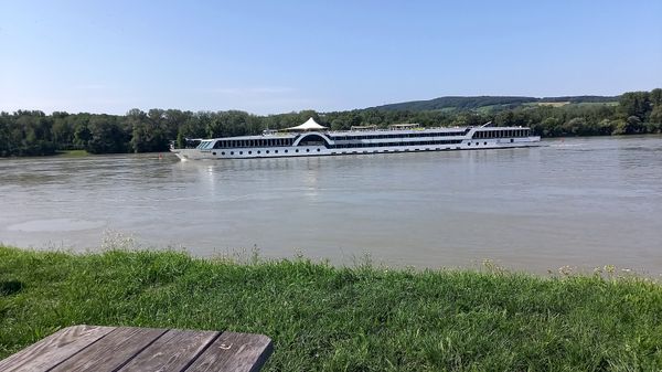 Wassersport und Erholung an der Donau