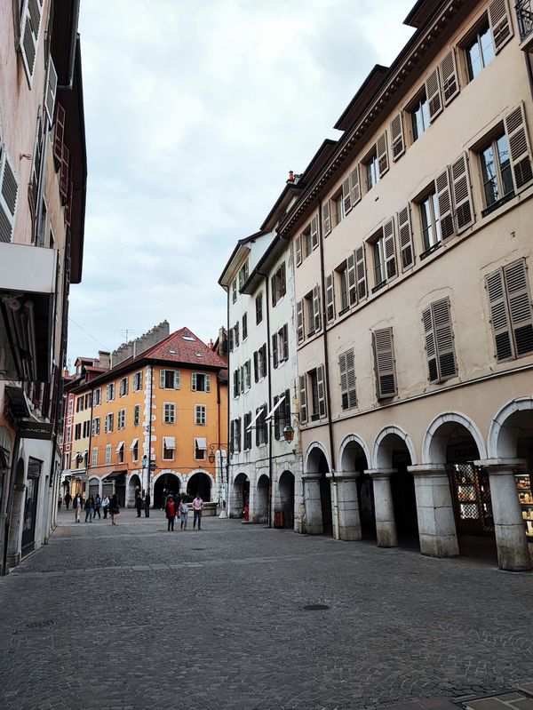 Bunte Gassen und historische Atmosphäre