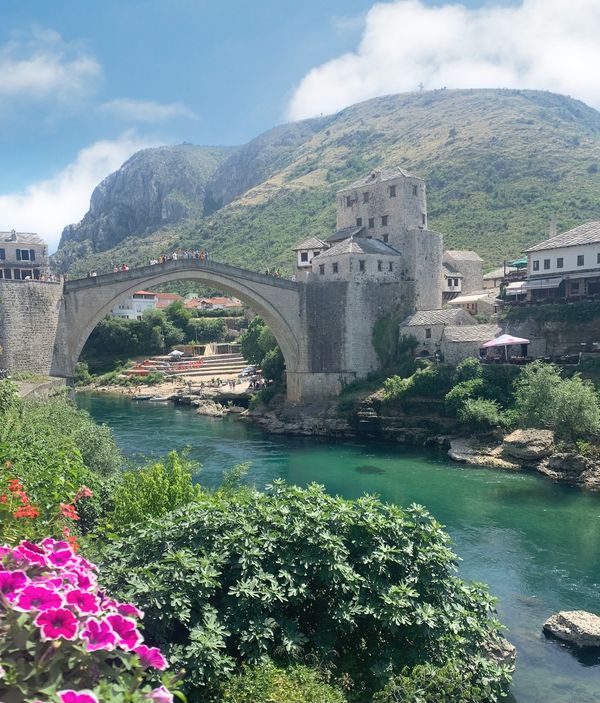 Historische Brücke mit atemberaubender Aussicht