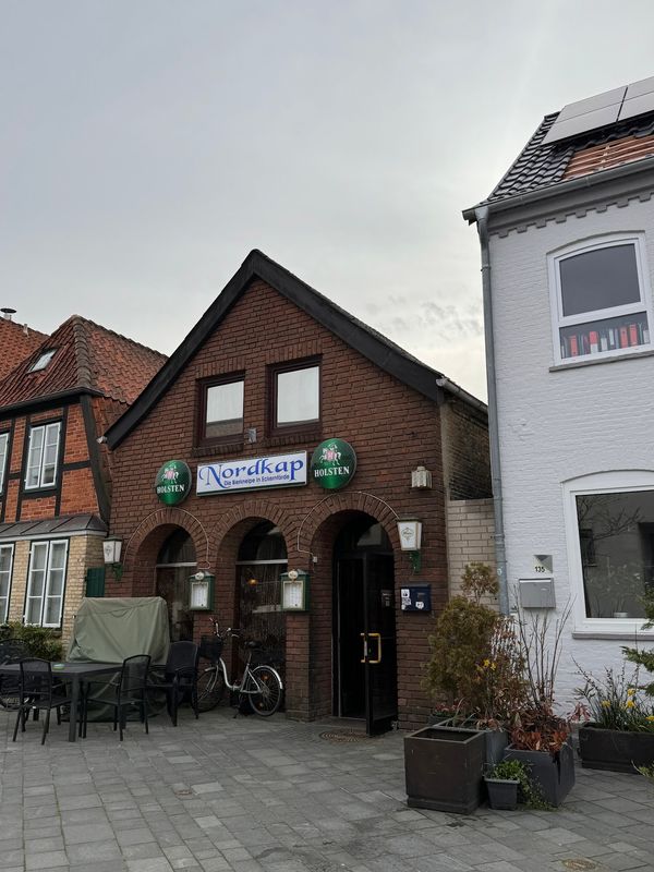 Maritime Kneipe mit Jukebox