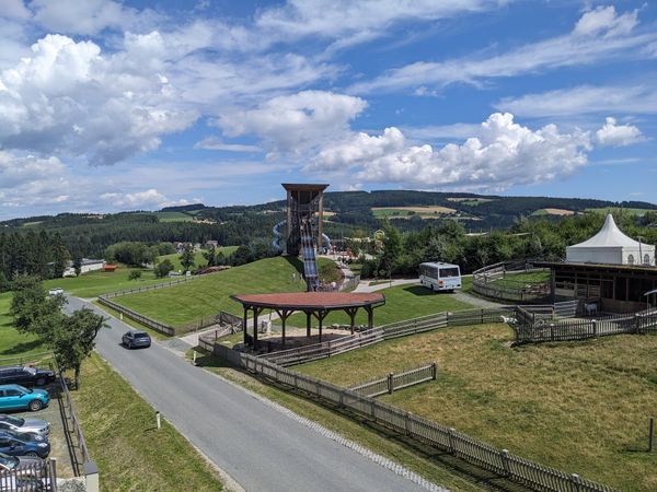 Eisparadies und Spielvergnügen für Kinder