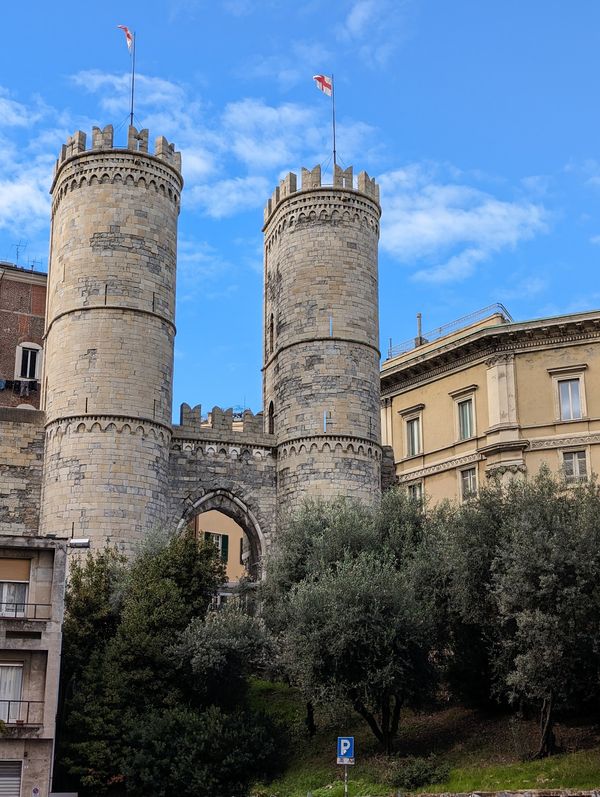 Historische Spuren an der Porta Soprana