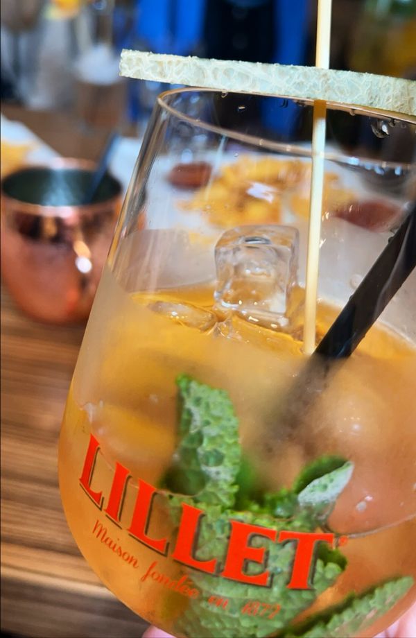 Cocktails genießen in modernem Ambiente