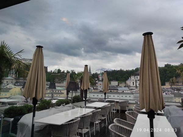 Rooftop-Bar mit Festungsblick