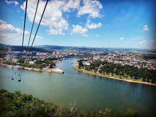 Schweb über den Rhein zur Festung