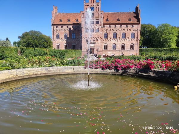 Märchenschloss mit atemberaubenden Gärten