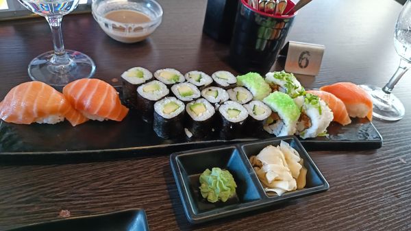 Moderne Sushi-Bar mit innovativem Bestellsystem