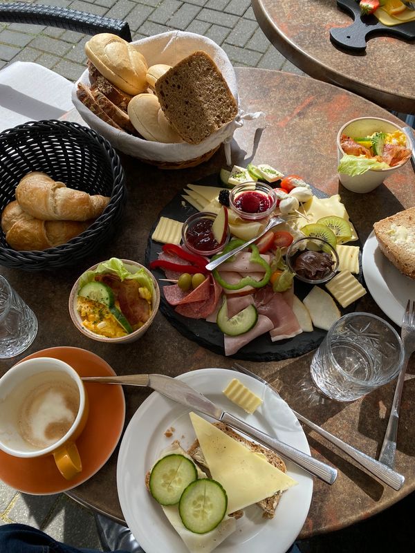 Veganes Frühstück und süße Köstlichkeiten