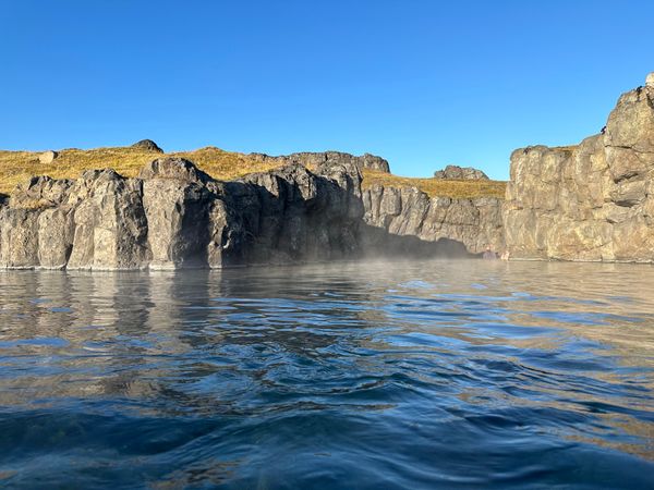 Geothermisches Bad mit Meerblick