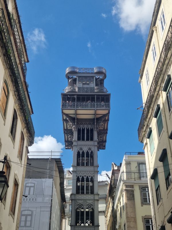 Historischer Lift in Lissabon: Atemberaubende Aussichten genießen