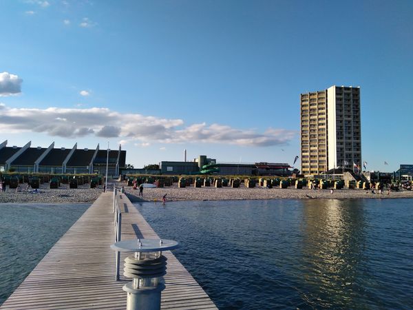 Wellenbad mit Ostseeblick