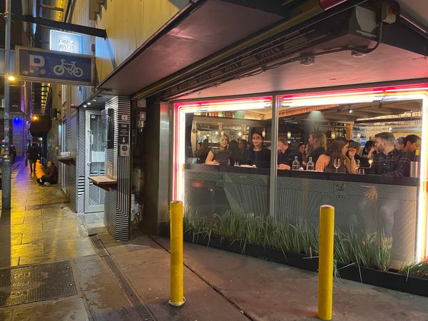 Weinbar im unerwarteten Ambiente