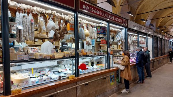 Lokale Delikatessen probieren