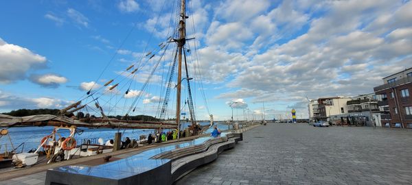 Maritimes Flair am Hafen erleben